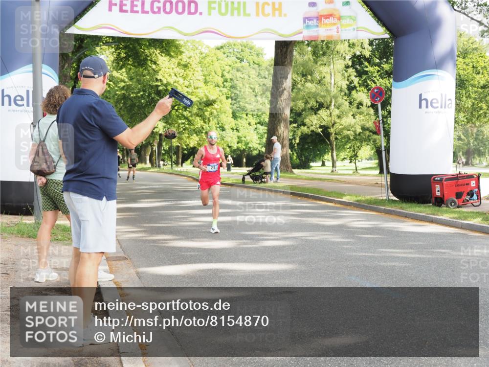 29.06.2025 - hella hamburg halbmarathon MichiJ http://msf.ph/oto/8154870 29.06.2025 09:57:19 Zwischen KM18-KM19  meine-sportfotos.de