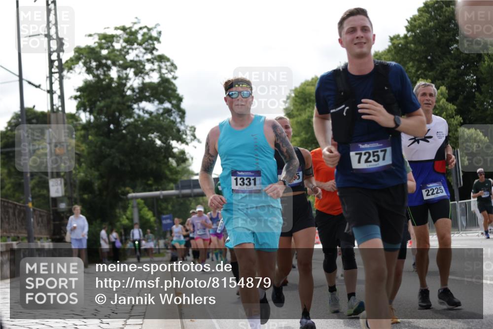 29.06.2025 - hella hamburg halbmarathon Jannik Wohlers http://msf.ph/oto/8154879 29.06.2025 10:16:36 Lombardsbrücke 1117, 1137, 1240, 1298, 1331, 1348, 1403, 1553, 1602, 2225, 2908, 3210, 3450, 3622, 5929, 5930, 5995, 6328, 6948, 7114, 7115, 7257, 7345, 7360, 7376, 7924, 7928, 8263, 8513, 8983, 9208, 9647, 9891, 10165, 10314, 10317, 10320, 10735, 10926, 11410, 12043, 12252, 12289, 12640, 13206, 13365, 13605, 14597, 14646, 15140, 15381, 15564, 15613, 15713, 16447, 16459, 16704, 16709, 17010, 17449, 17527, 17661, 17741, 17984, 18245, 18571 meine-sportfotos.de