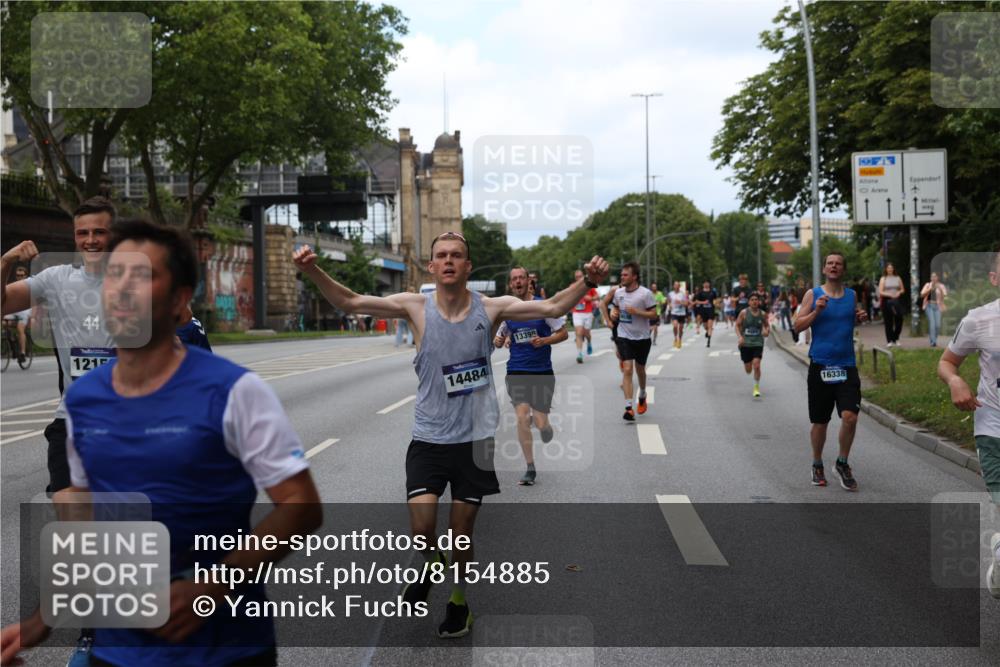 29.06.2025 - hella hamburg halbmarathon Yannick Fuchs http://msf.ph/oto/8154885 29.06.2025 10:37:57 20KM 3109, 3116, 3124, 3146, 3437, 3697, 3928, 4080, 5506, 6495, 7026, 7093, 7185, 7451, 7508, 7635, 8664, 9043, 9114, 9931, 10237, 10246, 10493, 11648, 11778, 11848, 12153, 12327, 12623, 12657, 12776, 13348, 13398, 13897, 14201, 14210, 14484, 14690, 14849, 15383, 15932, 16105, 16314, 16338, 16648, 16720, 16997, 17391, 17403, 17516, 18449, 18678, 18775, 19038, 19051, 19090, 19229 meine-sportfotos.de