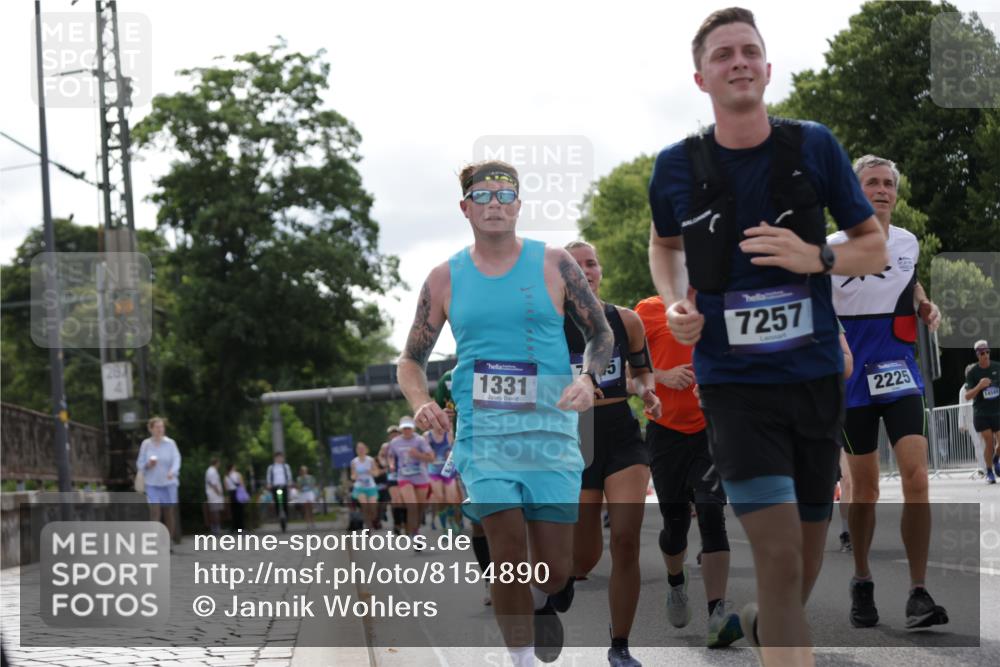 29.06.2025 - hella hamburg halbmarathon Jannik Wohlers http://msf.ph/oto/8154890 29.06.2025 10:16:37 Lombardsbrücke 1137, 1298, 1331, 1348, 1356, 1403, 1553, 1602, 2225, 2908, 3210, 3450, 3622, 5390, 5929, 5930, 5995, 6328, 6948, 7114, 7115, 7257, 7345, 7360, 7376, 7924, 7928, 8263, 8513, 8558, 8983, 9647, 10165, 10314, 10317, 10320, 10735, 10926, 11410, 12043, 12100, 12252, 12289, 12640, 13206, 13365, 13605, 14597, 14646, 15140, 15381, 15564, 15613, 15713, 16447, 16459, 16704, 16709, 17010, 17449, 17527, 17661, 17741, 17984, 18571 meine-sportfotos.de