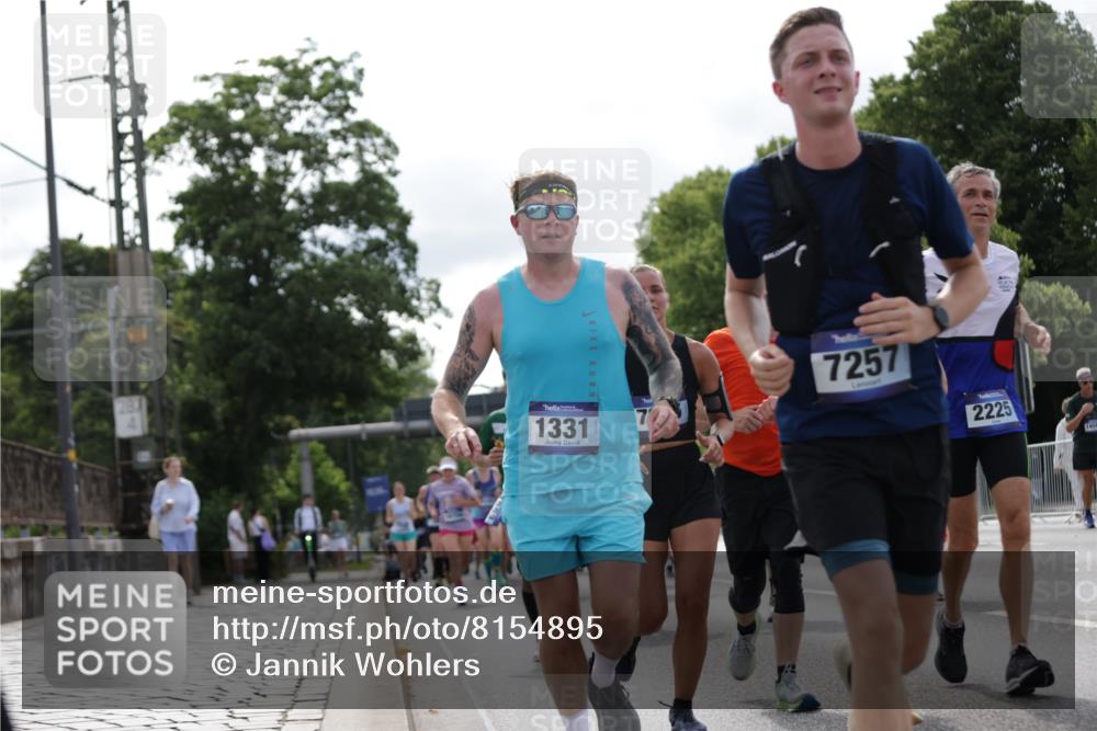 29.06.2025 - hella hamburg halbmarathon Jannik Wohlers http://msf.ph/oto/8154895 29.06.2025 10:16:37 Lombardsbrücke 1137, 1298, 1331, 1348, 1356, 1403, 1553, 1602, 2225, 2908, 3210, 3450, 3622, 5390, 5929, 5930, 5995, 6328, 6948, 7114, 7115, 7257, 7345, 7360, 7376, 7924, 7928, 8263, 8513, 8558, 8983, 9647, 10165, 10314, 10317, 10320, 10735, 10926, 11410, 12043, 12100, 12252, 12289, 12640, 13206, 13365, 13605, 14597, 14646, 15140, 15381, 15564, 15613, 15713, 16447, 16459, 16704, 16709, 17010, 17449, 17527, 17661, 17741, 17984, 18571 meine-sportfotos.de