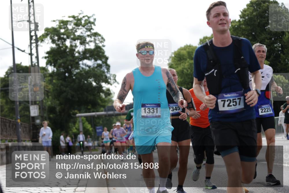 29.06.2025 - hella hamburg halbmarathon Jannik Wohlers http://msf.ph/oto/8154908 29.06.2025 10:16:37 Lombardsbrücke 1137, 1298, 1331, 1348, 1356, 1403, 1553, 1602, 2225, 2908, 3210, 3450, 3622, 5390, 5929, 5930, 5995, 6328, 6948, 7114, 7115, 7257, 7345, 7360, 7376, 7924, 7928, 8263, 8513, 8558, 8983, 9647, 10165, 10314, 10317, 10320, 10735, 10926, 11410, 12043, 12100, 12252, 12289, 12640, 13206, 13365, 13605, 14597, 14646, 15140, 15381, 15564, 15613, 15713, 16447, 16459, 16704, 16709, 17010, 17449, 17527, 17661, 17741, 17984, 18571 meine-sportfotos.de
