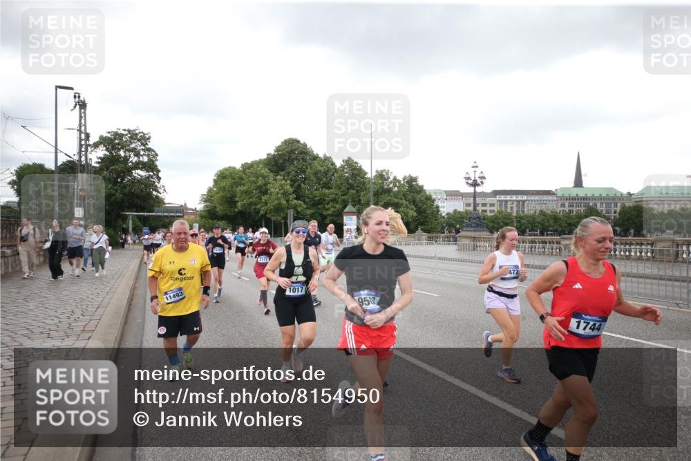 29.06.2025 - hella hamburg halbmarathon Jannik Wohlers http://msf.ph/oto/8154950 29.06.2025 10:53:34 Lombardsbrücke 1017, 1263, 1687, 1744, 1753, 1789, 2079, 2372, 2600, 2761, 2854, 3055, 3079, 3249, 3465, 3467, 3557, 4323, 4685, 4838, 5430, 5804, 5898, 5964, 6039, 6192, 6273, 6468, 6583, 6988, 7614, 8924, 9138, 9503, 9572, 11390, 11472, 11769, 11830, 12283, 12611, 13034, 13350, 13368, 14171, 14596, 14665, 14799, 15047, 15191, 15290, 15791, 16313, 16691, 16748, 16930, 17255, 17309, 17487, 17622, 18348, 18365, 18904, 19019 meine-sportfotos.de