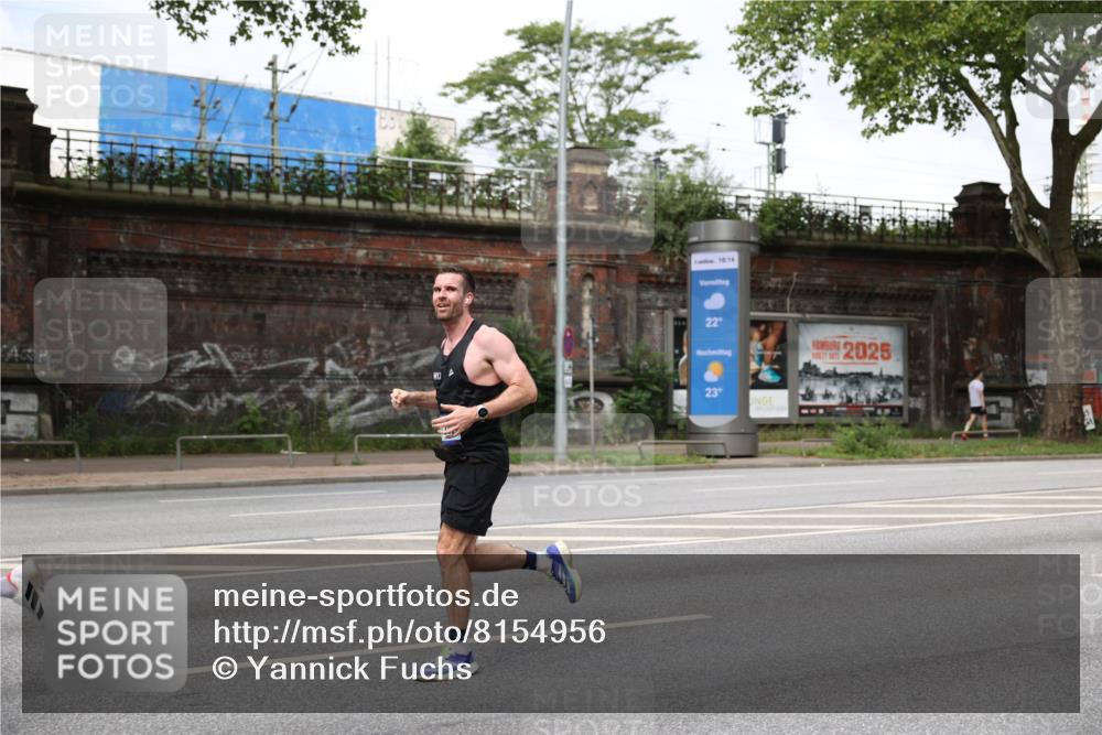 29.06.2025 - hella hamburg halbmarathon Yannick Fuchs http://msf.ph/oto/8154956 29.06.2025 10:14:36 20KM 53, 2144, 6380, 11342 meine-sportfotos.de