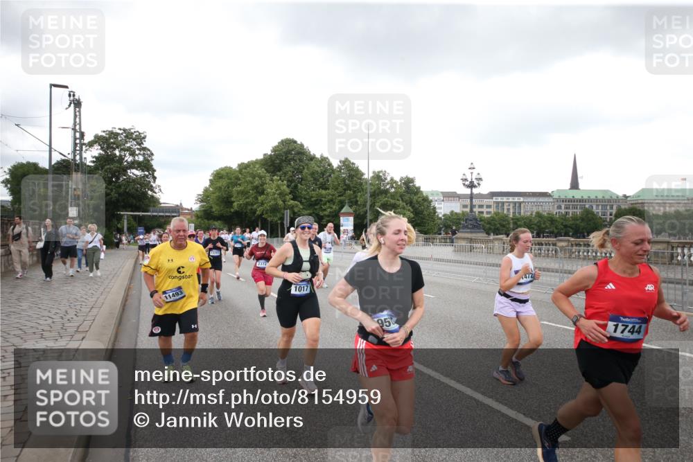 29.06.2025 - hella hamburg halbmarathon Jannik Wohlers http://msf.ph/oto/8154959 29.06.2025 10:53:34 Lombardsbrücke 1017, 1263, 1687, 1744, 1753, 1789, 2079, 2372, 2600, 2761, 2854, 3055, 3079, 3249, 3465, 3467, 3557, 4323, 4685, 4838, 5430, 5804, 5898, 5964, 6039, 6192, 6273, 6468, 6583, 6988, 7614, 8924, 9138, 9503, 9572, 11390, 11472, 11769, 11830, 12283, 12611, 13034, 13350, 13368, 14171, 14596, 14665, 14799, 15047, 15191, 15290, 15791, 16313, 16691, 16748, 16930, 17255, 17309, 17487, 17622, 18348, 18365, 18904, 19019 meine-sportfotos.de