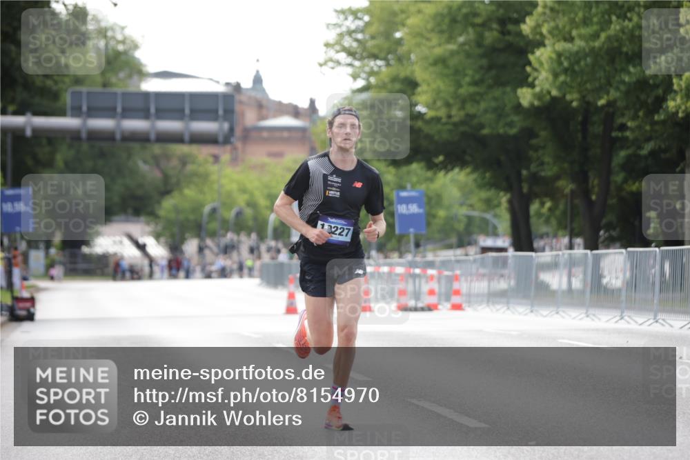 29.06.2025 - hella hamburg halbmarathon Jannik Wohlers http://msf.ph/oto/8154970 29.06.2025 09:36:06 Lombardsbrücke 19227 meine-sportfotos.de