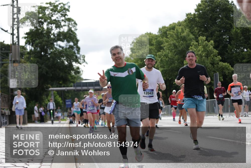 29.06.2025 - hella hamburg halbmarathon Jannik Wohlers http://msf.ph/oto/8154974 29.06.2025 10:16:39 Lombardsbrücke 1137, 1298, 1331, 1348, 1356, 1553, 1602, 2225, 2908, 3210, 3622, 5390, 5929, 5930, 5995, 7114, 7115, 7257, 7345, 7360, 7376, 7924, 7928, 8263, 8513, 8558, 8983, 9647, 10165, 10314, 10317, 10320, 10735, 10926, 11410, 12043, 12100, 12252, 12289, 12640, 13206, 13605, 14597, 14646, 15140, 15381, 15564, 15613, 15713, 16447, 16459, 16704, 16709, 16817, 17010, 17449, 17527, 17661, 17741, 17984, 18108, 18571 meine-sportfotos.de
