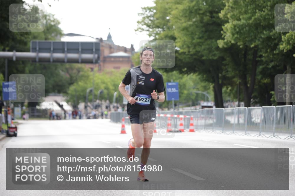 29.06.2025 - hella hamburg halbmarathon Jannik Wohlers http://msf.ph/oto/8154980 29.06.2025 09:36:06 Lombardsbrücke 19227 meine-sportfotos.de