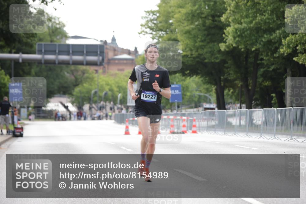 29.06.2025 - hella hamburg halbmarathon Jannik Wohlers http://msf.ph/oto/8154989 29.06.2025 09:36:07 Lombardsbrücke 19227 meine-sportfotos.de