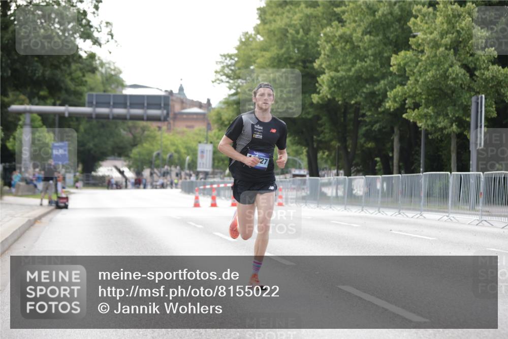 29.06.2025 - hella hamburg halbmarathon Jannik Wohlers http://msf.ph/oto/8155022 29.06.2025 09:36:07 Lombardsbrücke 19227 meine-sportfotos.de