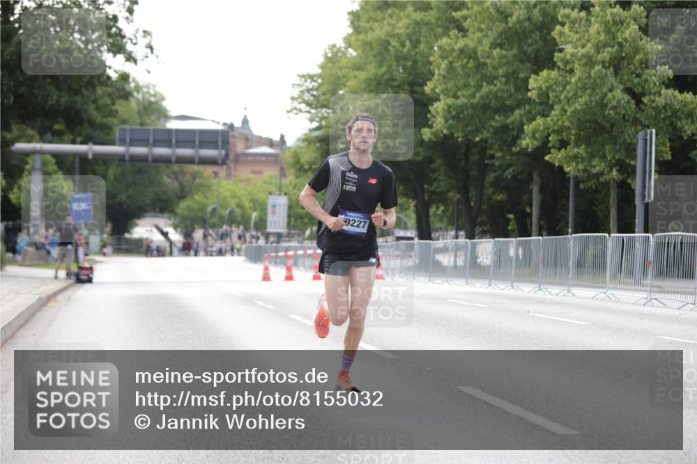 29.06.2025 - hella hamburg halbmarathon Jannik Wohlers http://msf.ph/oto/8155032 29.06.2025 09:36:07 Lombardsbrücke 19227 meine-sportfotos.de