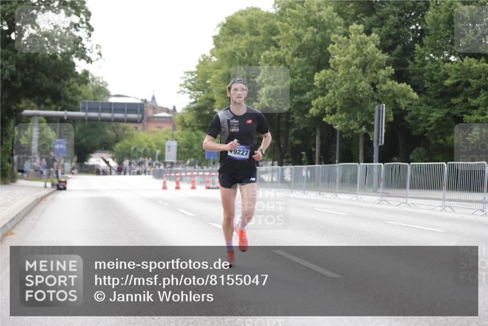 29.06.2025 - hella hamburg halbmarathon Jannik Wohlers http://msf.ph/oto/8155047 29.06.2025 09:36:08 Lombardsbrücke 19227 meine-sportfotos.de
