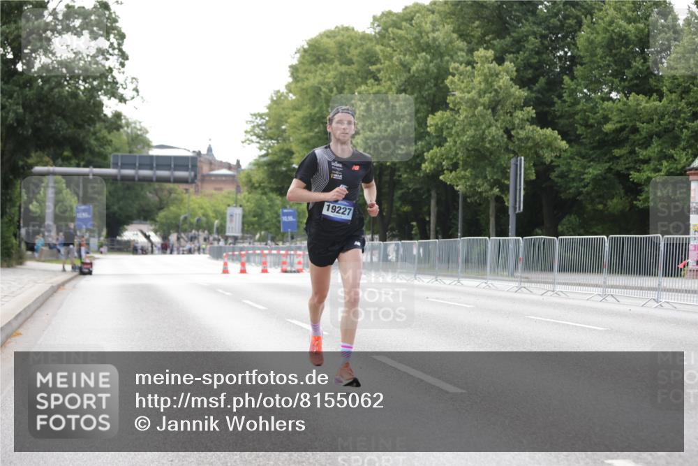 29.06.2025 - hella hamburg halbmarathon Jannik Wohlers http://msf.ph/oto/8155062 29.06.2025 09:36:08 Lombardsbrücke 19227 meine-sportfotos.de