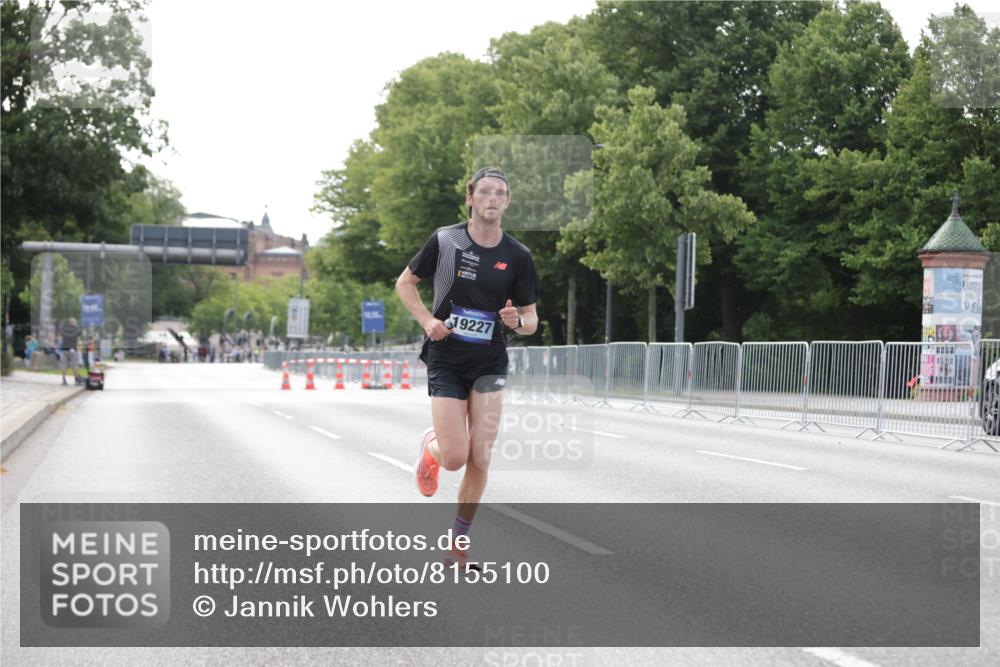 29.06.2025 - hella hamburg halbmarathon Jannik Wohlers http://msf.ph/oto/8155100 29.06.2025 09:36:08 Lombardsbrücke 19227 meine-sportfotos.de