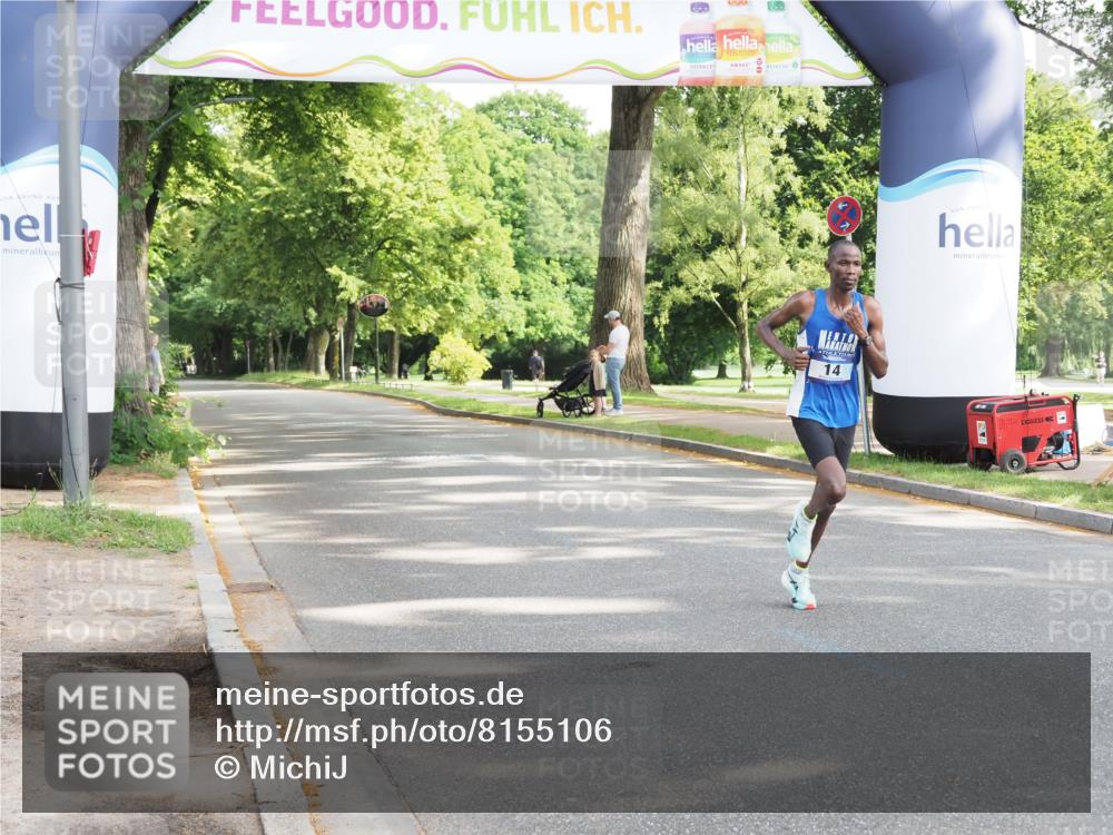 29.06.2025 - hella hamburg halbmarathon MichiJ http://msf.ph/oto/8155106 29.06.2025 09:57:52 Zwischen KM18-KM19 14, 17, 19 meine-sportfotos.de