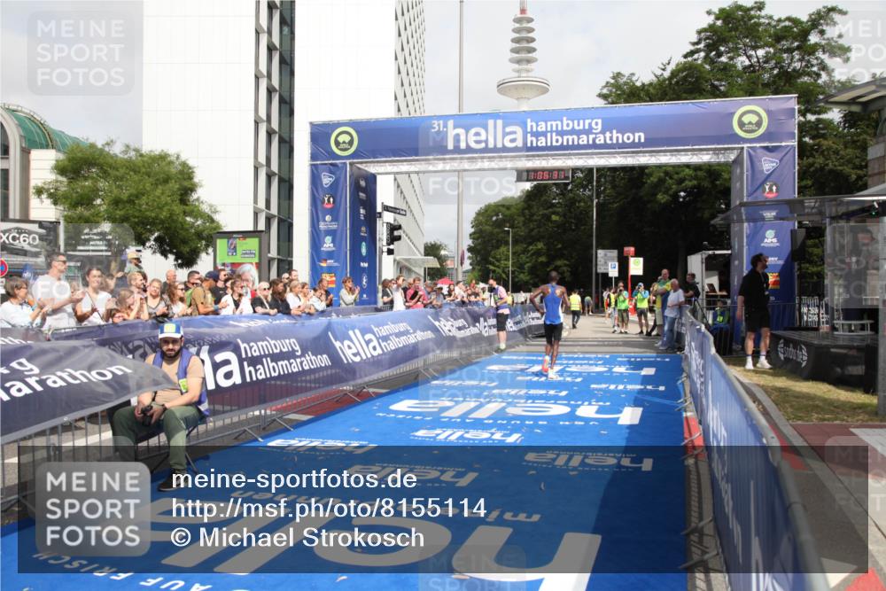 29.06.2025 - hella hamburg halbmarathon Michael Strokosch http://msf.ph/oto/8155114 29.06.2025 10:06:35 Ziel 14 meine-sportfotos.de