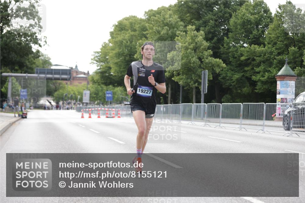 29.06.2025 - hella hamburg halbmarathon Jannik Wohlers http://msf.ph/oto/8155121 29.06.2025 09:36:08 Lombardsbrücke 19227 meine-sportfotos.de