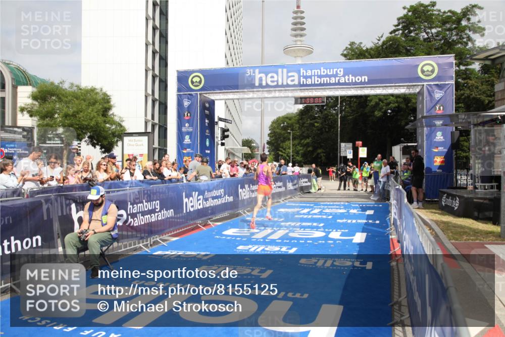 29.06.2025 - hella hamburg halbmarathon Michael Strokosch http://msf.ph/oto/8155125 29.06.2025 10:09:04 Ziel 29 meine-sportfotos.de