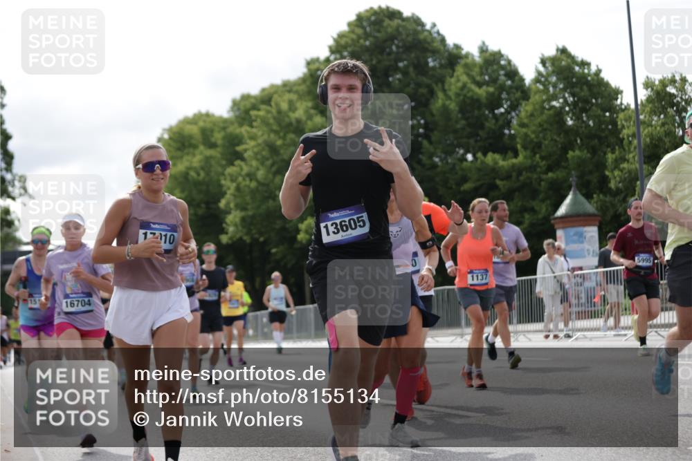 29.06.2025 - hella hamburg halbmarathon Jannik Wohlers http://msf.ph/oto/8155134 29.06.2025 10:16:42 Lombardsbrücke 1083, 1137, 1298, 1331, 1348, 1356, 1553, 2225, 2908, 3210, 3464, 3466, 3622, 5023, 5390, 5929, 5930, 5995, 6126, 6522, 7114, 7115, 7257, 7345, 7376, 7924, 7928, 8253, 8263, 8513, 8558, 8983, 9647, 10165, 10735, 10926, 11410, 12042, 12043, 12100, 12166, 12252, 12289, 12640, 13206, 13605, 14597, 14950, 15140, 15381, 15564, 15613, 16447, 16459, 16704, 16709, 16817, 17010, 17449, 17661, 17741, 17984, 18108, 18571 meine-sportfotos.de