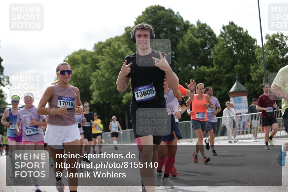 29.06.2025 - hella hamburg halbmarathon Jannik Wohlers http://msf.ph/oto/8155140 29.06.2025 10:16:42 Lombardsbrücke 1083, 1137, 1298, 1331, 1348, 1356, 1553, 2225, 2908, 3210, 3464, 3466, 3622, 5023, 5390, 5929, 5930, 5995, 6126, 6522, 7114, 7115, 7257, 7345, 7376, 7924, 7928, 8253, 8263, 8513, 8558, 8983, 9647, 10165, 10735, 10926, 11410, 12042, 12043, 12100, 12166, 12252, 12289, 12640, 13206, 13605, 14597, 14950, 15140, 15381, 15564, 15613, 16447, 16459, 16704, 16709, 16817, 17010, 17449, 17661, 17741, 17984, 18108, 18571 meine-sportfotos.de