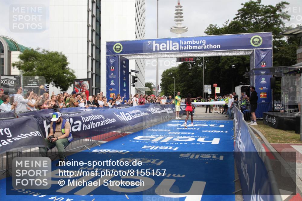 29.06.2025 - hella hamburg halbmarathon Michael Strokosch http://msf.ph/oto/8155157 29.06.2025 10:10:13 Ziel 48 meine-sportfotos.de
