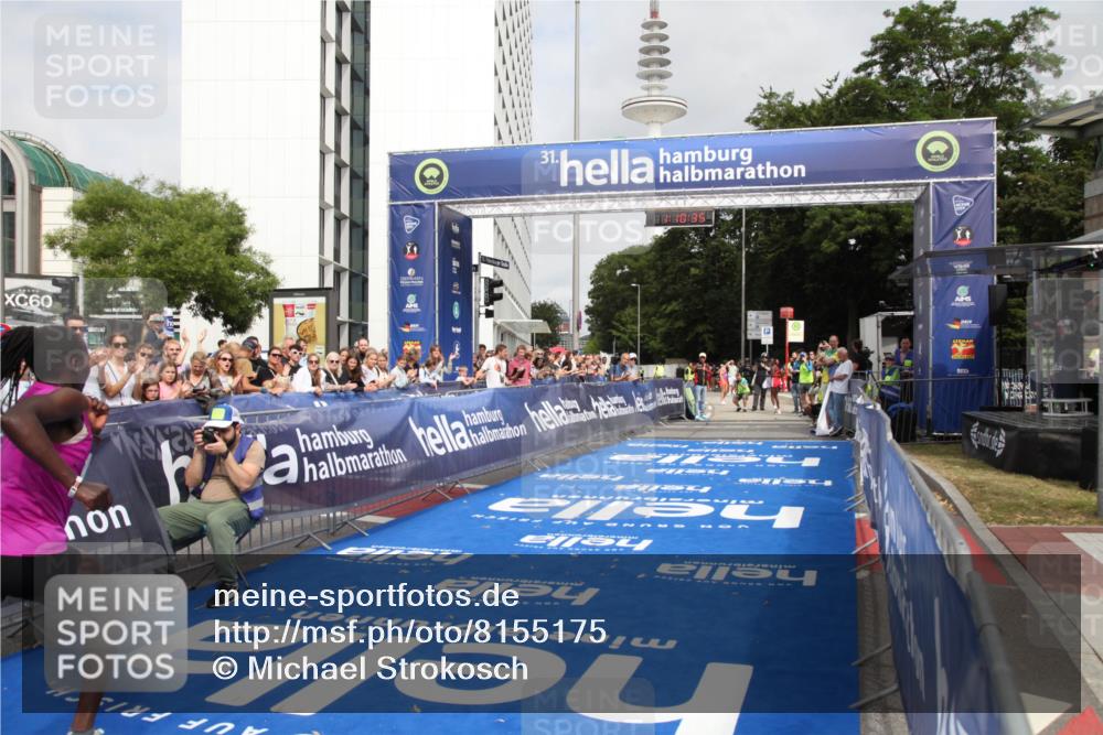 29.06.2025 - hella hamburg halbmarathon Michael Strokosch http://msf.ph/oto/8155175 29.06.2025 10:10:39 Ziel 43 meine-sportfotos.de