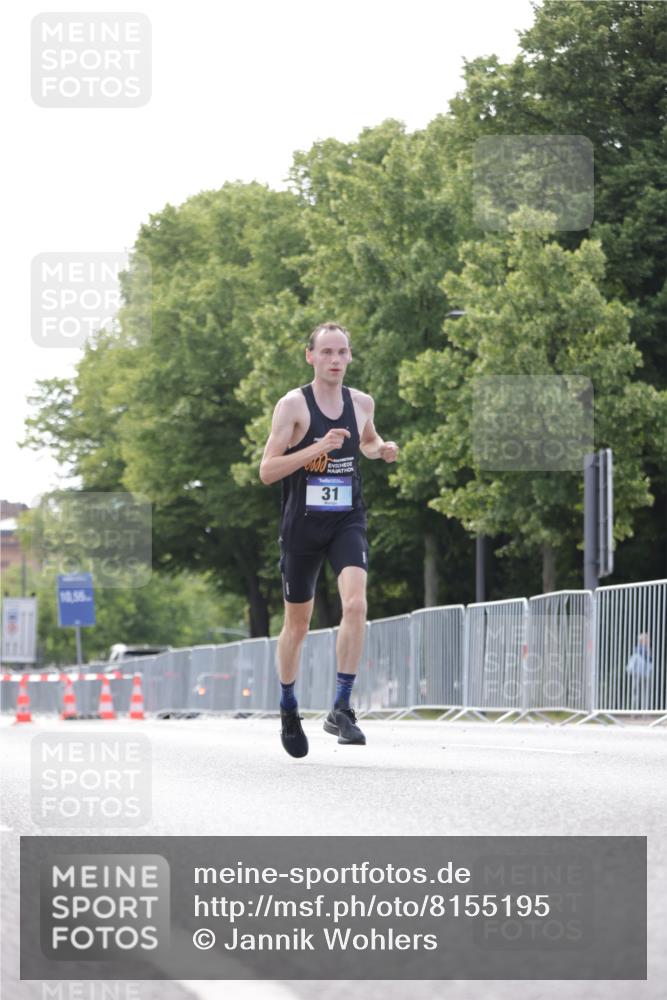 29.06.2025 - hella hamburg halbmarathon Jannik Wohlers http://msf.ph/oto/8155195 29.06.2025 09:36:43 Lombardsbrücke 31 meine-sportfotos.de