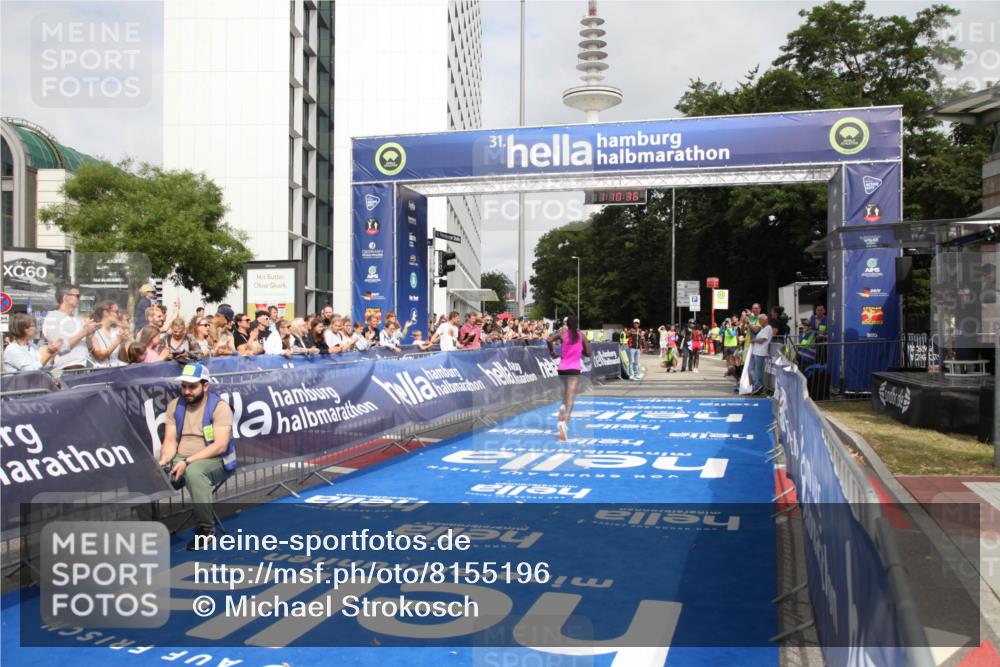 29.06.2025 - hella hamburg halbmarathon Michael Strokosch http://msf.ph/oto/8155196 29.06.2025 10:10:40 Ziel 43 meine-sportfotos.de