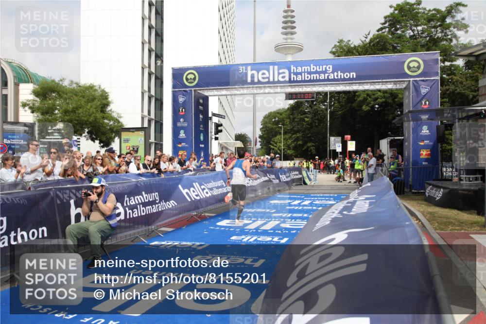 29.06.2025 - hella hamburg halbmarathon Michael Strokosch http://msf.ph/oto/8155201 29.06.2025 10:11:03 Ziel 17888 meine-sportfotos.de