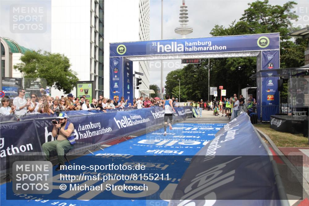 29.06.2025 - hella hamburg halbmarathon Michael Strokosch http://msf.ph/oto/8155211 29.06.2025 10:11:04 Ziel 17888 meine-sportfotos.de