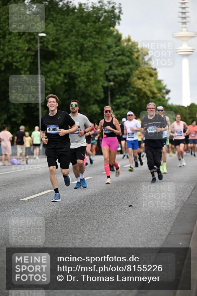 29.06.2025 - hella hamburg halbmarathon Dr. Thomas Lammeyer http://msf.ph/oto/8155226 29.06.2025 10:08:02 Kennedybrücke 1032, 1355, 1450, 2277, 2683, 2979, 4095, 4587, 4951, 5058, 5363, 5384, 5396, 5464, 5613, 6142, 6453, 7277, 7278, 7279, 7485, 8177, 8421, 8422, 8423, 8469, 8484, 9526, 9899, 10389, 11402 meine-sportfotos.de