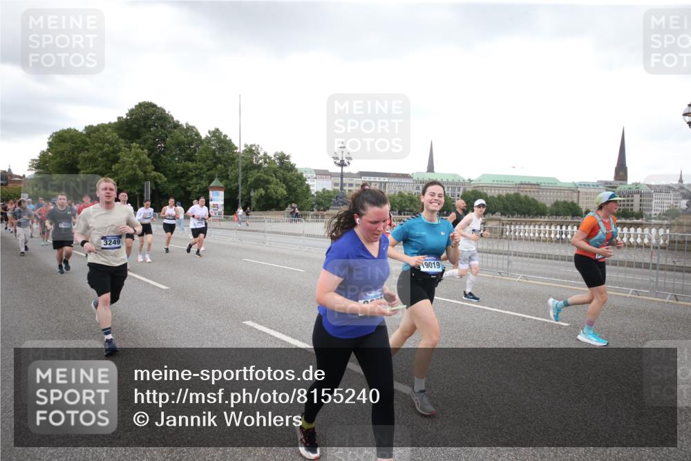 29.06.2025 - hella hamburg halbmarathon Jannik Wohlers http://msf.ph/oto/8155240 29.06.2025 10:53:39 Lombardsbrücke 1017, 1263, 1687, 1744, 1779, 1789, 2372, 2600, 2761, 2854, 3079, 3187, 3188, 3249, 3465, 3467, 3557, 4323, 4685, 4838, 5804, 5817, 5898, 5964, 6192, 6468, 6583, 6988, 7614, 8867, 8924, 9138, 9203, 9503, 9572, 11390, 11472, 11769, 11830, 12283, 12429, 12611, 12898, 13034, 13350, 13368, 13850, 14171, 14177, 14386, 14416, 14596, 14665, 15191, 15318, 15791, 16691, 16839, 16888, 16930, 17309, 17487, 17622, 18348, 18365, 18904, 19019 meine-sportfotos.de
