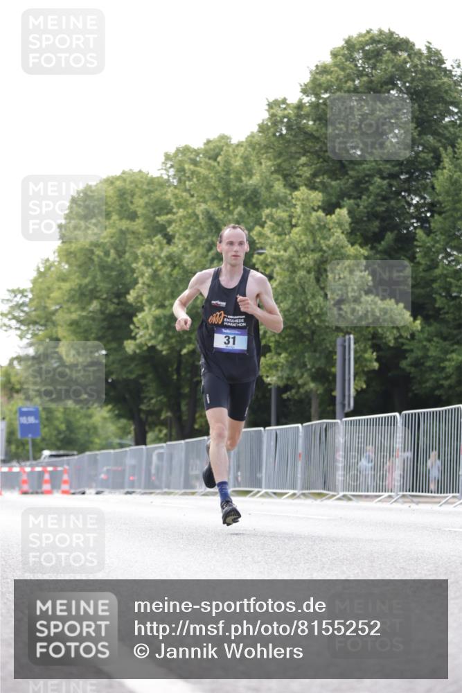 29.06.2025 - hella hamburg halbmarathon Jannik Wohlers http://msf.ph/oto/8155252 29.06.2025 09:36:43 Lombardsbrücke 31 meine-sportfotos.de