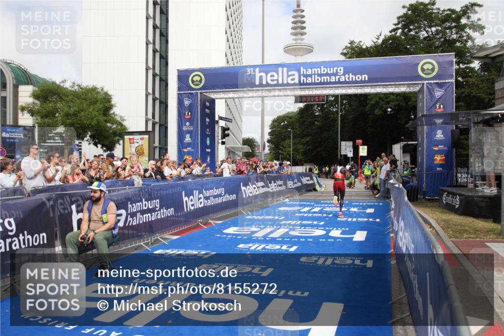 29.06.2025 - hella hamburg halbmarathon Michael Strokosch http://msf.ph/oto/8155272 29.06.2025 10:12:01 Ziel 36 meine-sportfotos.de
