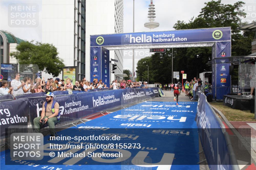 29.06.2025 - hella hamburg halbmarathon Michael Strokosch http://msf.ph/oto/8155273 29.06.2025 10:12:02 Ziel 36 meine-sportfotos.de