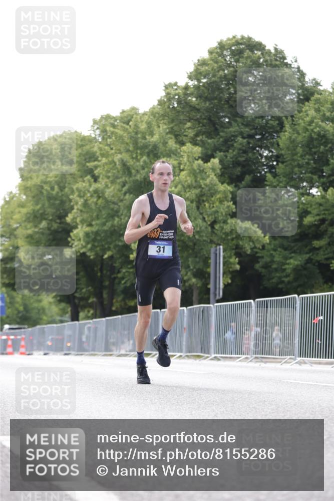 29.06.2025 - hella hamburg halbmarathon Jannik Wohlers http://msf.ph/oto/8155286 29.06.2025 09:36:44 Lombardsbrücke 31 meine-sportfotos.de