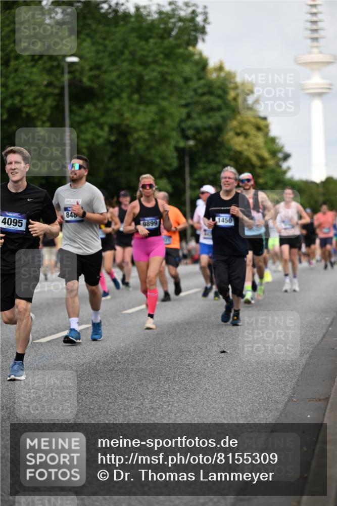 29.06.2025 - hella hamburg halbmarathon Dr. Thomas Lammeyer http://msf.ph/oto/8155309 29.06.2025 10:08:03 Kennedybrücke 1032, 1355, 1450, 2277, 2683, 2979, 4095, 4951, 5058, 5363, 5384, 5396, 5464, 5613, 6142, 6453, 7277, 7278, 7279, 7485, 8177, 8421, 8422, 8423, 8469, 8484, 9526, 9899, 10389, 11402 meine-sportfotos.de