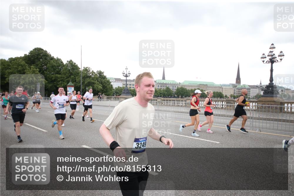 29.06.2025 - hella hamburg halbmarathon Jannik Wohlers http://msf.ph/oto/8155313 29.06.2025 10:53:40 Lombardsbrücke 1017, 1263, 1687, 1744, 1779, 1789, 2372, 2600, 2761, 2854, 3079, 3187, 3188, 3249, 3465, 3467, 3557, 4323, 4685, 4838, 5804, 5817, 5898, 5964, 6192, 6468, 6583, 6987, 6988, 7614, 8867, 8924, 9138, 9203, 9503, 9572, 10207, 11390, 11472, 11769, 11785, 11830, 12283, 12429, 12611, 12898, 13034, 13350, 13368, 13850, 14171, 14177, 14386, 14416, 14596, 14665, 14904, 15318, 15791, 16691, 16839, 16888, 16930, 17309, 17487, 17622, 18348, 18365, 18904, 19019 meine-sportfotos.de