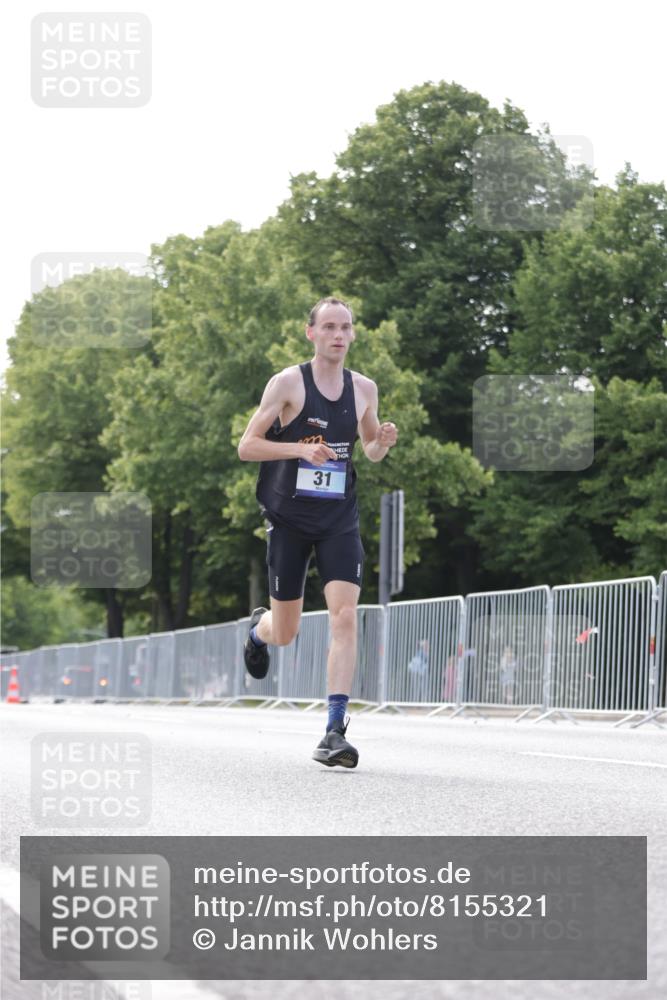 29.06.2025 - hella hamburg halbmarathon Jannik Wohlers http://msf.ph/oto/8155321 29.06.2025 09:36:44 Lombardsbrücke 31 meine-sportfotos.de