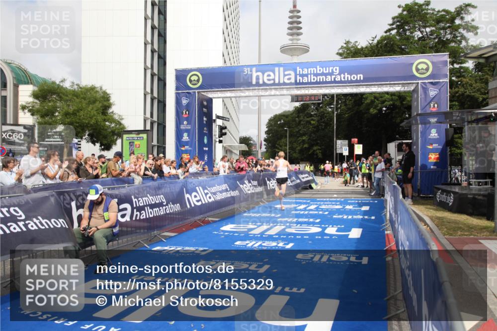 29.06.2025 - hella hamburg halbmarathon Michael Strokosch http://msf.ph/oto/8155329 29.06.2025 10:12:45 Ziel 28 meine-sportfotos.de