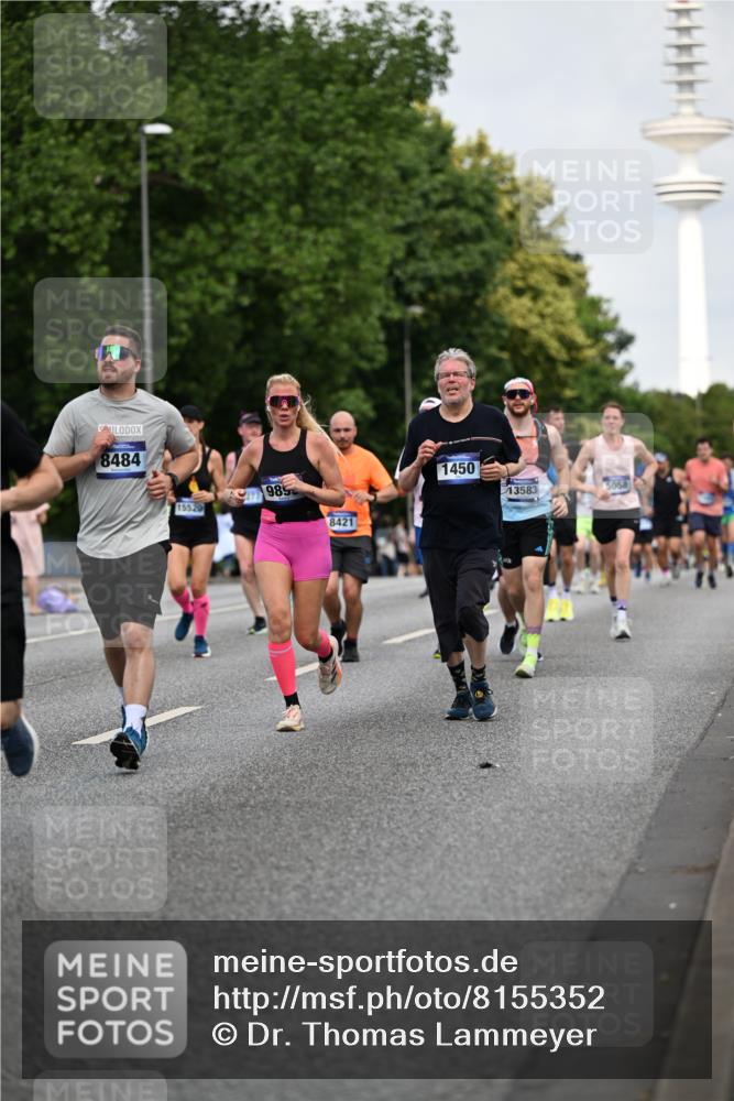 29.06.2025 - hella hamburg halbmarathon Dr. Thomas Lammeyer http://msf.ph/oto/8155352 29.06.2025 10:08:03 Kennedybrücke 1032, 1355, 1450, 2277, 2683, 2979, 4095, 4951, 5058, 5363, 5384, 5396, 5464, 5613, 6142, 6453, 7277, 7278, 7279, 7485, 8177, 8421, 8422, 8423, 8469, 8484, 9526, 9899, 10389, 11402 meine-sportfotos.de