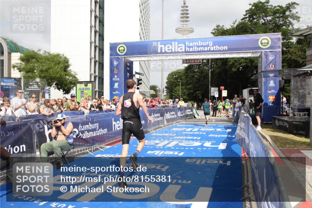 29.06.2025 - hella hamburg halbmarathon Michael Strokosch http://msf.ph/oto/8155381 29.06.2025 10:14:03 Ziel 31, 42, 14689 meine-sportfotos.de