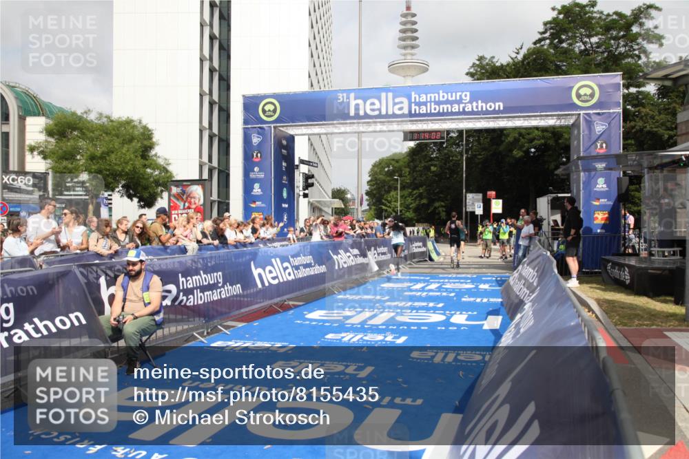 29.06.2025 - hella hamburg halbmarathon Michael Strokosch http://msf.ph/oto/8155435 29.06.2025 10:14:06 Ziel 31, 42 meine-sportfotos.de