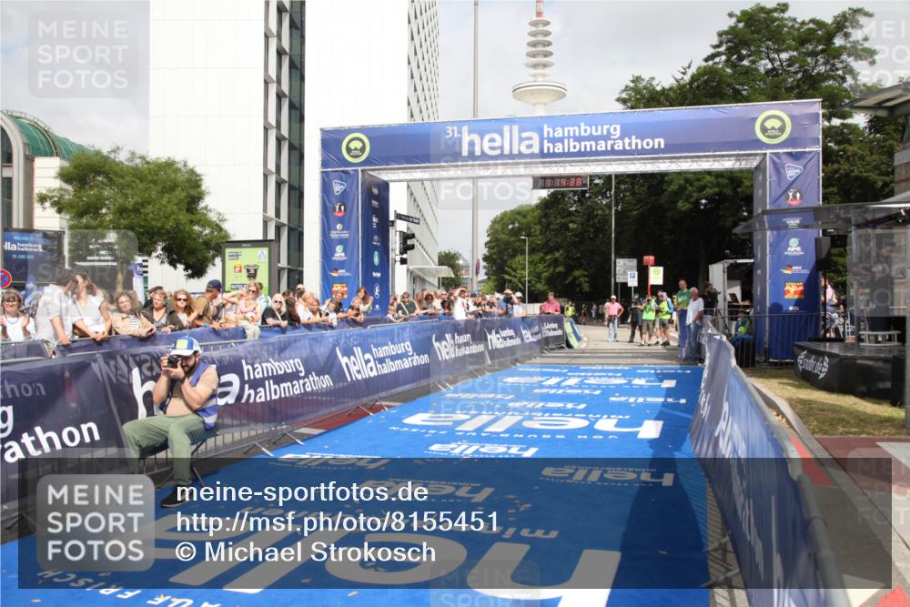 29.06.2025 - hella hamburg halbmarathon Michael Strokosch http://msf.ph/oto/8155451 29.06.2025 10:14:31 Ziel 19227 meine-sportfotos.de
