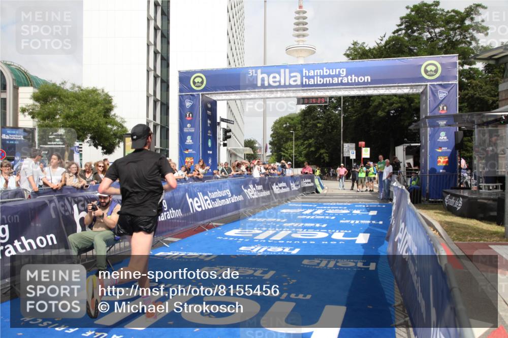 29.06.2025 - hella hamburg halbmarathon Michael Strokosch http://msf.ph/oto/8155456 29.06.2025 10:14:32 Ziel 19227 meine-sportfotos.de