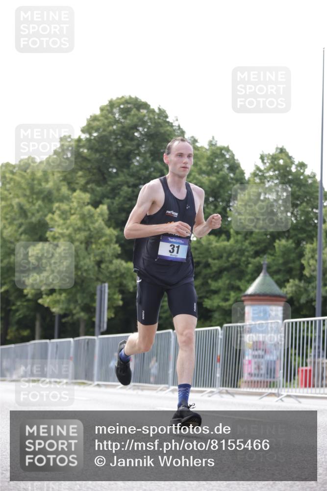 29.06.2025 - hella hamburg halbmarathon Jannik Wohlers http://msf.ph/oto/8155466 29.06.2025 09:36:44 Lombardsbrücke 31 meine-sportfotos.de