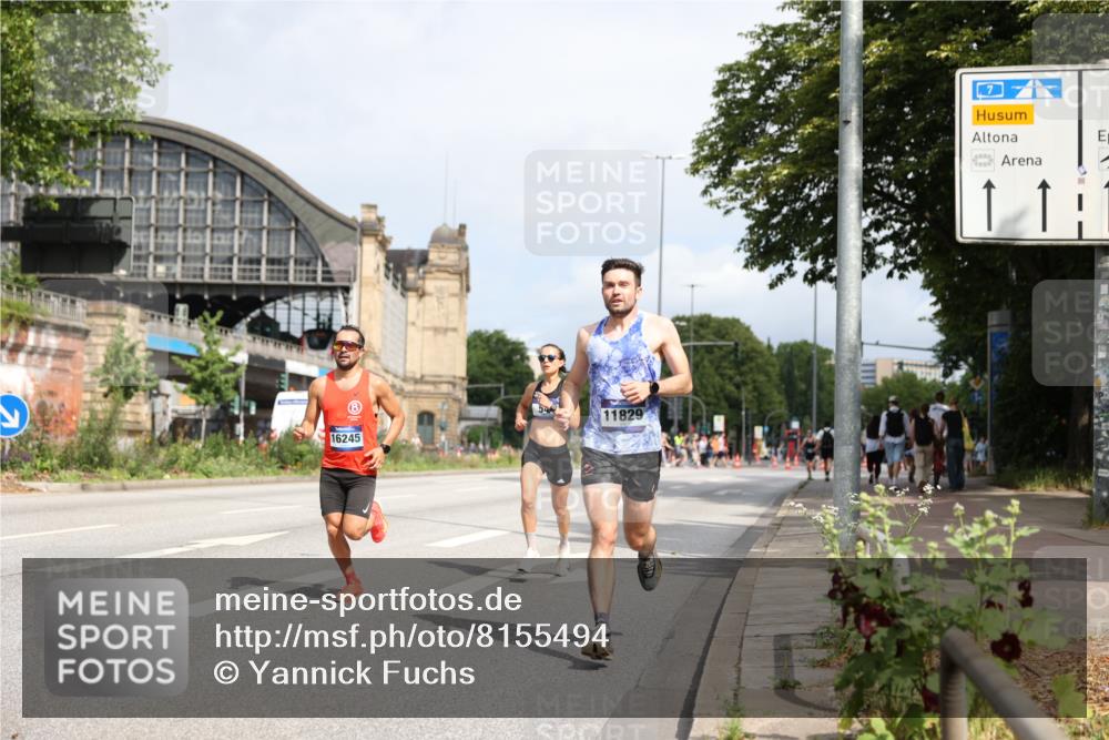 29.06.2025 - hella hamburg halbmarathon Yannick Fuchs http://msf.ph/oto/8155494 29.06.2025 10:15:49 20KM 54, 11829, 12678, 14302, 16245 meine-sportfotos.de