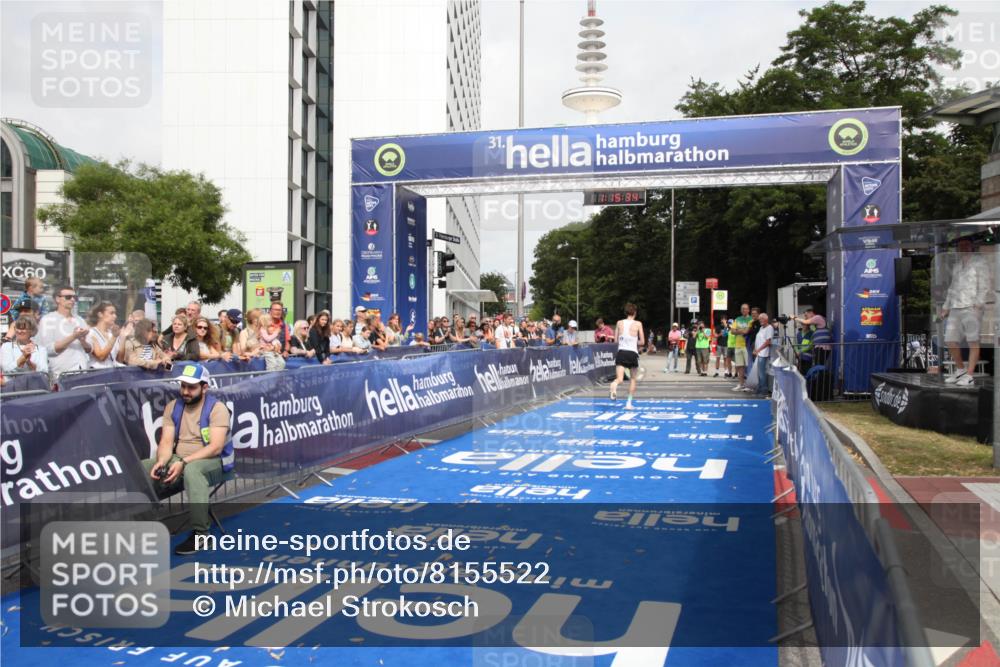 29.06.2025 - hella hamburg halbmarathon Michael Strokosch http://msf.ph/oto/8155522 29.06.2025 10:15:38 Ziel 12673 meine-sportfotos.de