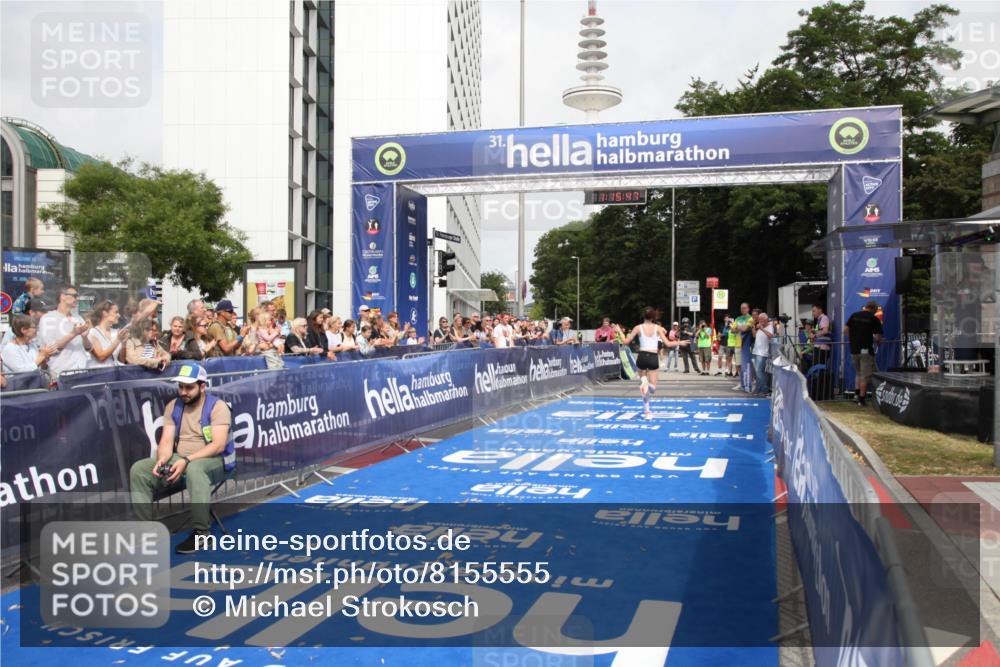 29.06.2025 - hella hamburg halbmarathon Michael Strokosch http://msf.ph/oto/8155555 29.06.2025 10:15:51 Ziel 45 meine-sportfotos.de