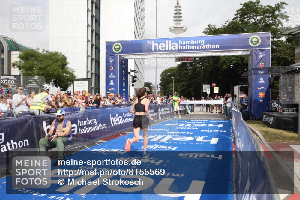 29.06.2025 - hella hamburg halbmarathon Michael Strokosch http://msf.ph/oto/8155569 29.06.2025 10:16:14 Ziel 50 meine-sportfotos.de